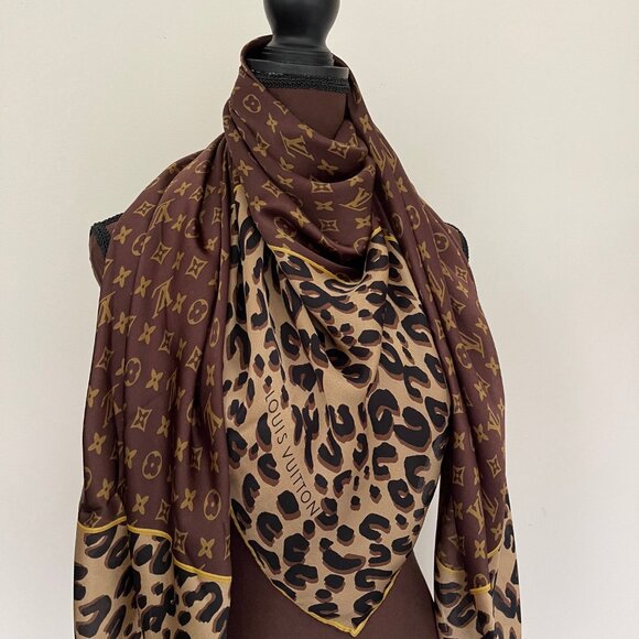 New Louis Vuitton Monogram Logo Animal Print Oversize Brown Gold Silk Wrap - Picture 2 of 15